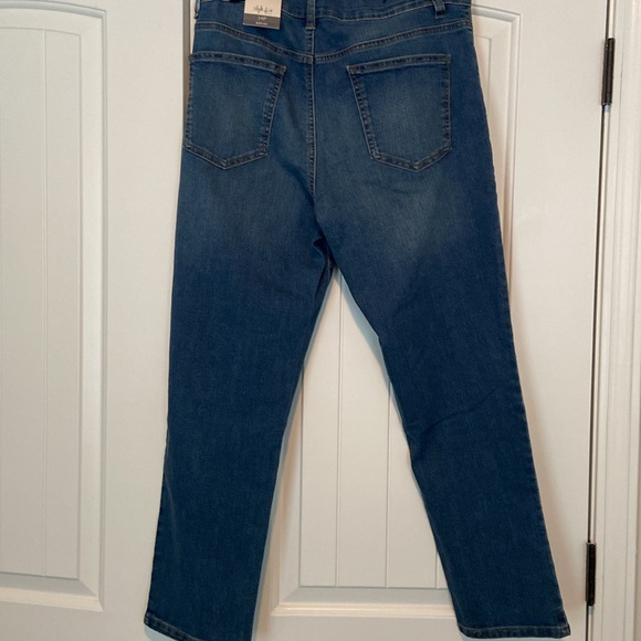 Slim leg jeans . - Picture 2 of 4